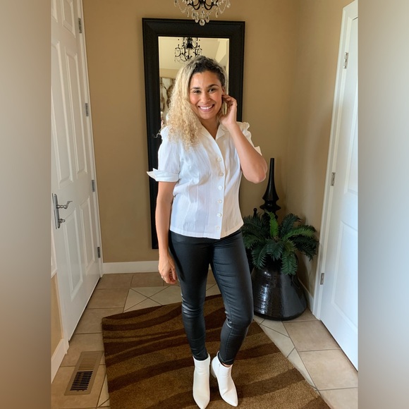 LN AKRIS PUNTO 5 BUTTON DOWN BLOUSE. NOTCHED SHORT SLEEVES & COLLAR. - Picture 4 of 4